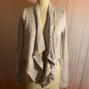 (Sweater/jacket) cream
